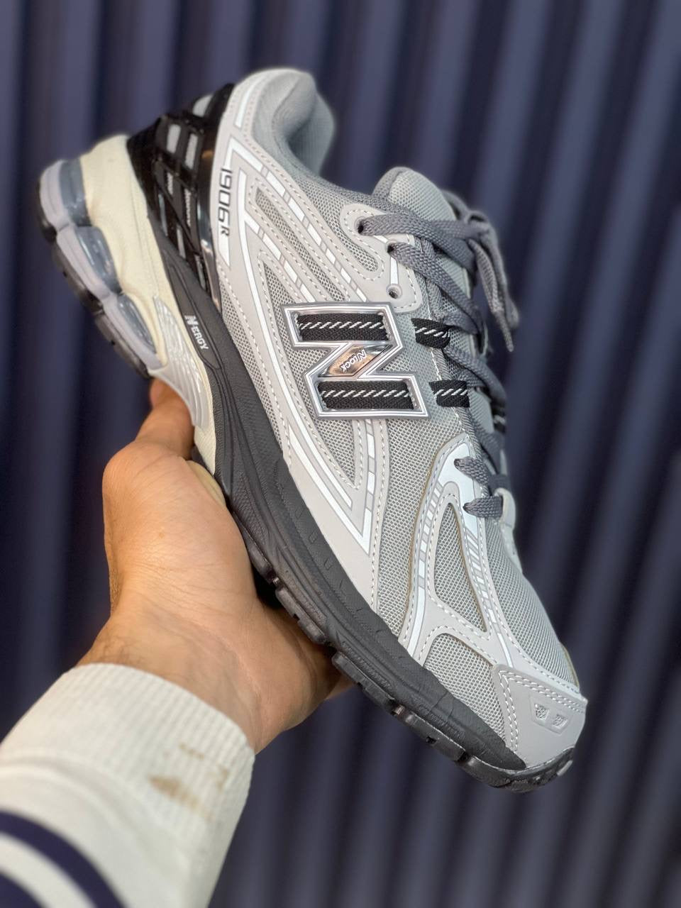 NEW BALANCE 1906R