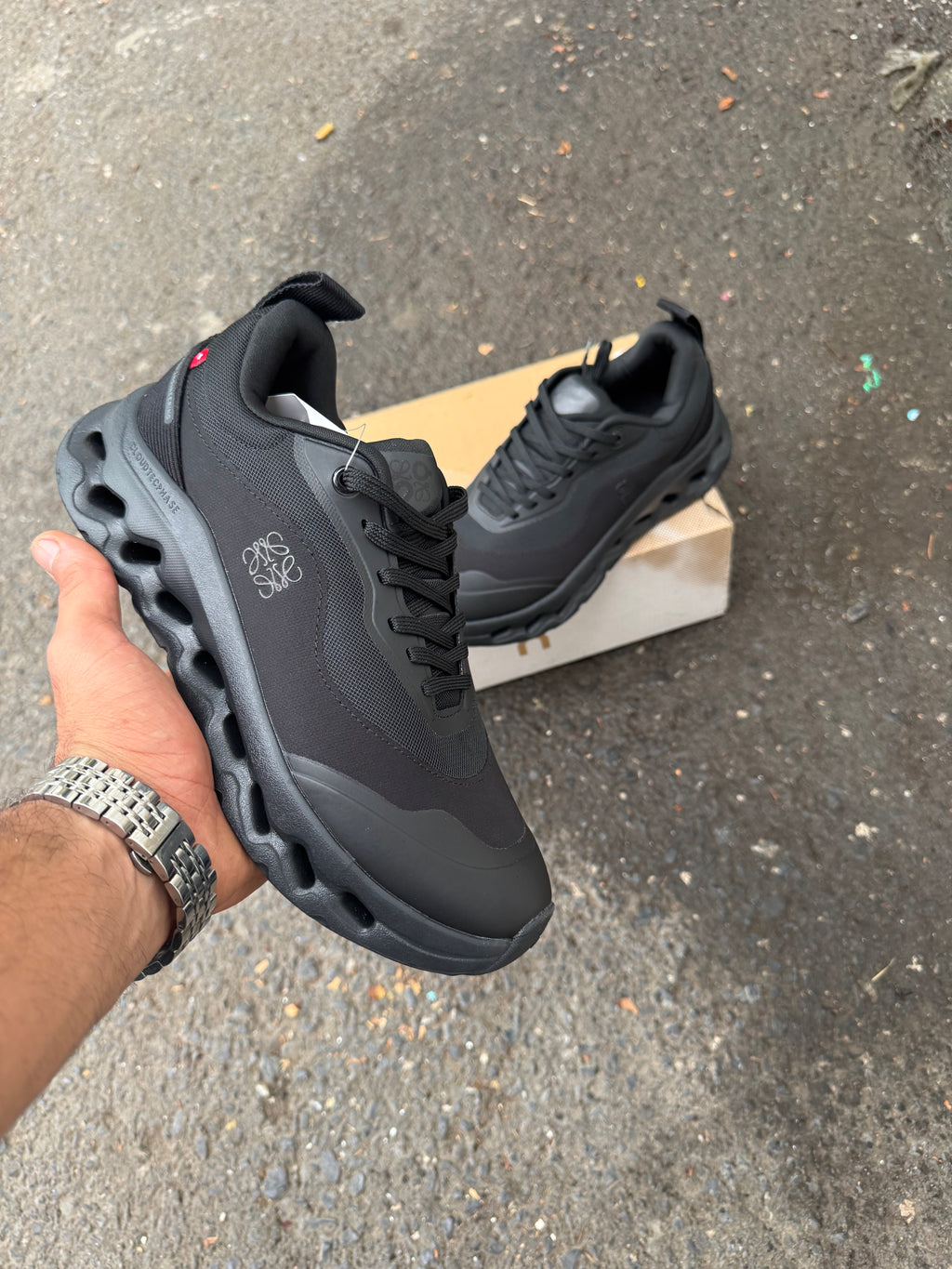 On cloud tilt x loewe