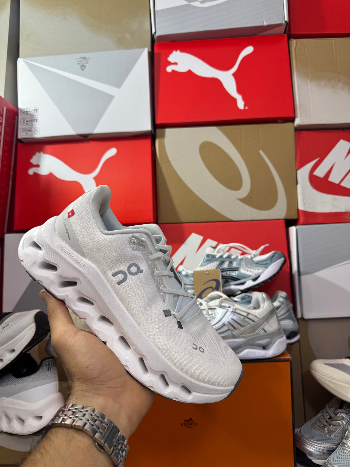 On cloud tilt grey white