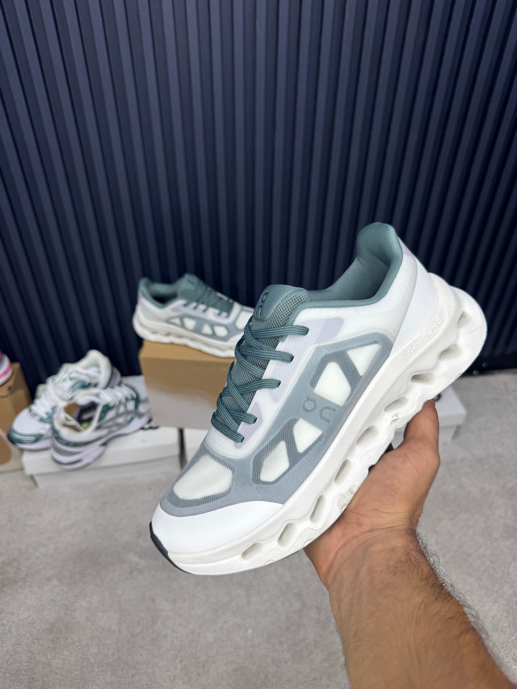 On cloud tilt remix green