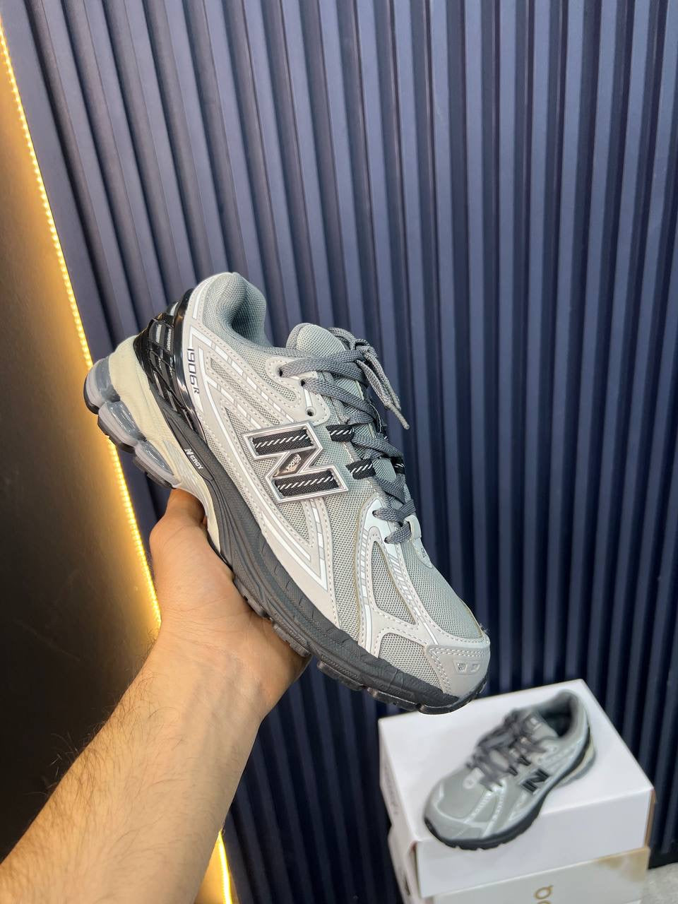 NEW BALANCE 1906R