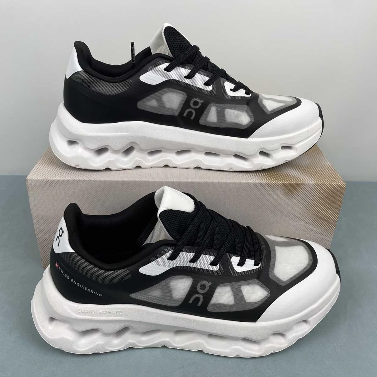 ON CLOUD REMIX WHITE BLACK