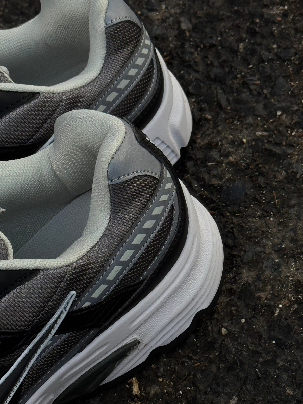 NIKE INITIATOR GREY