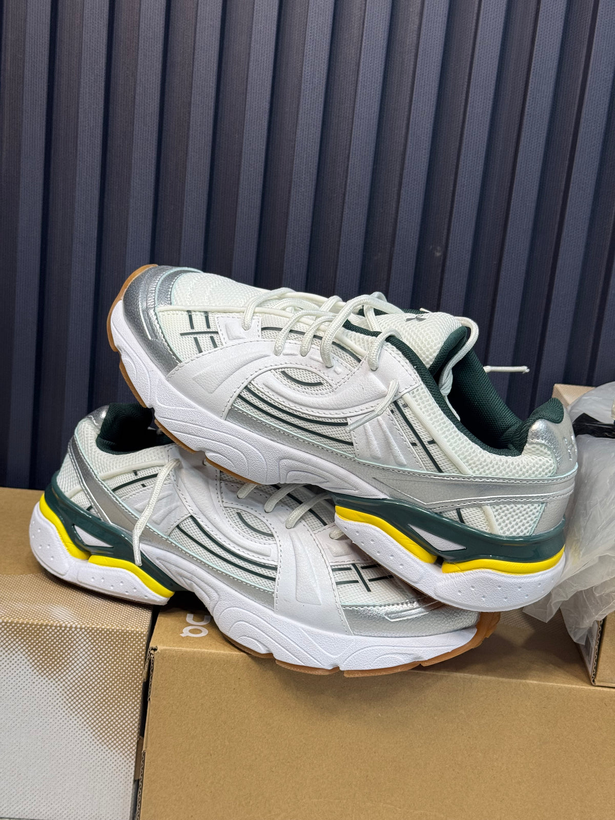 UNDER ARMOUR SOLA