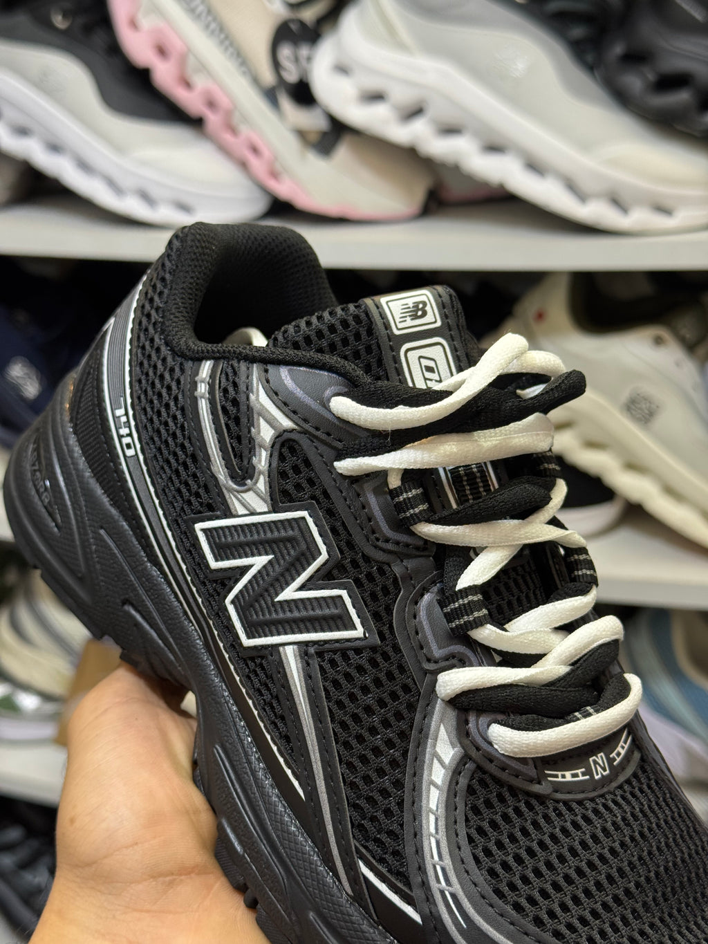 NEW BALANCE 740