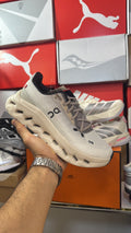 On cloud tilt beige