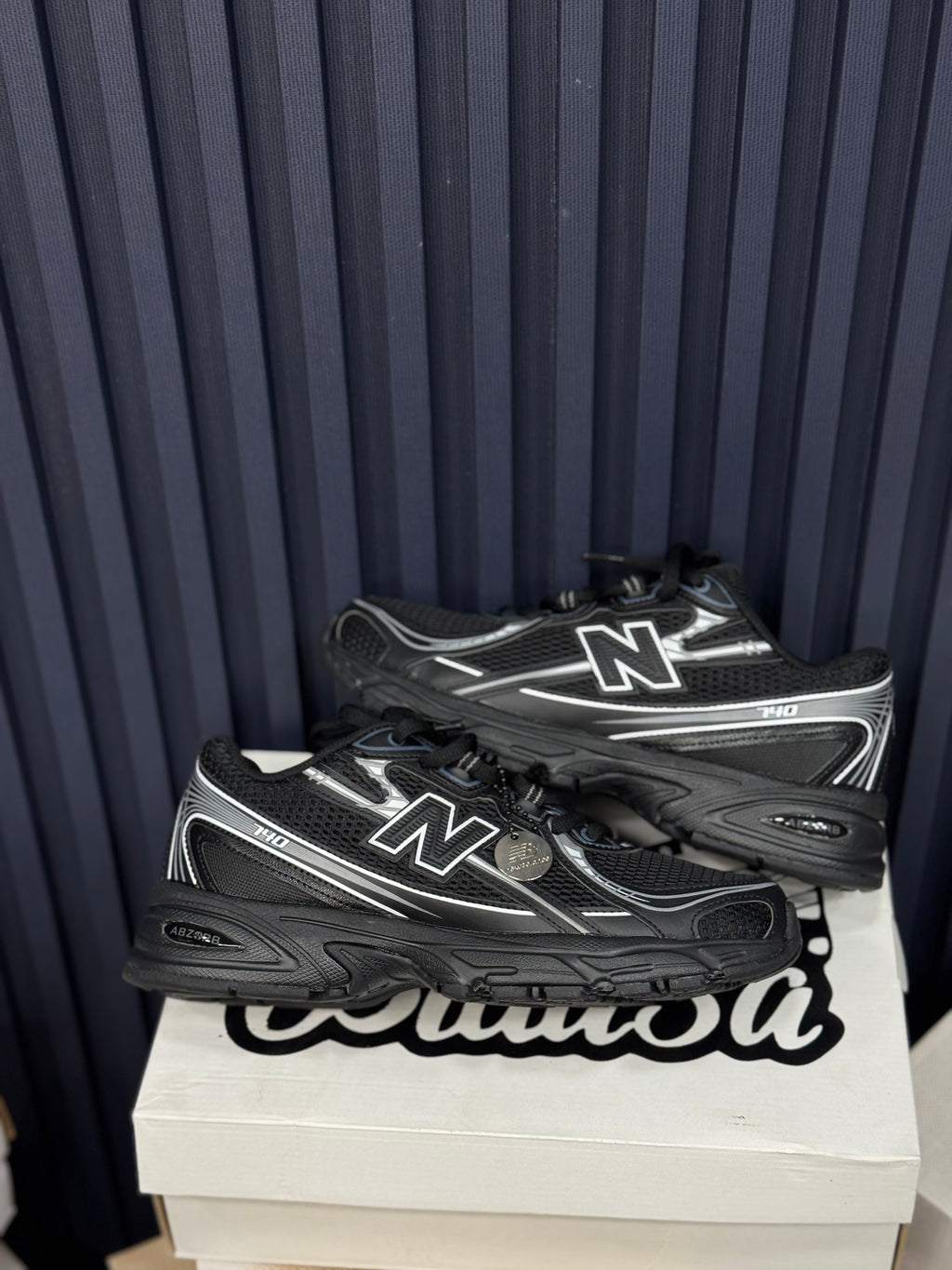 NEW BALANCE BLACK 740