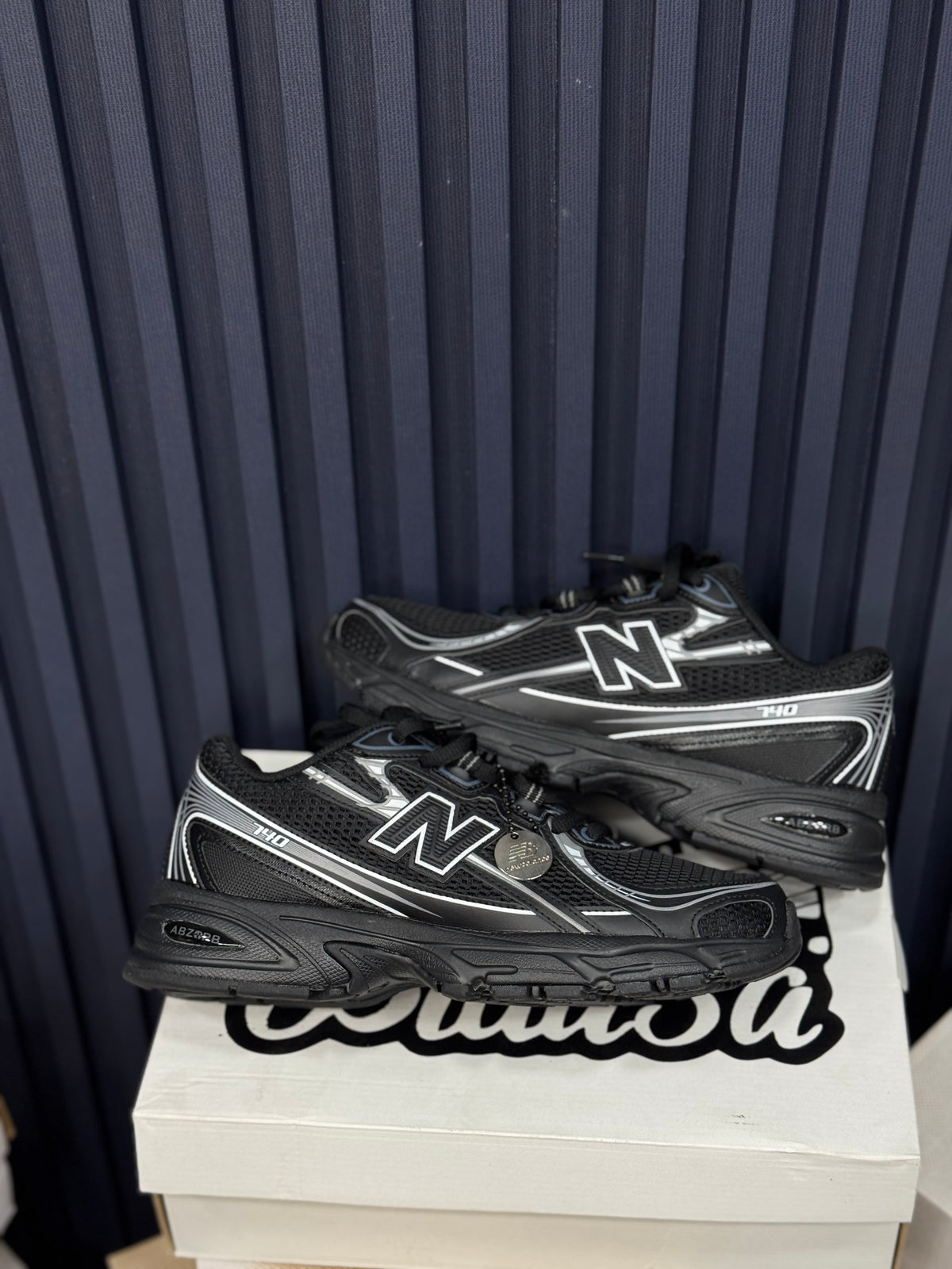 NEW BALANCE BLACK 740