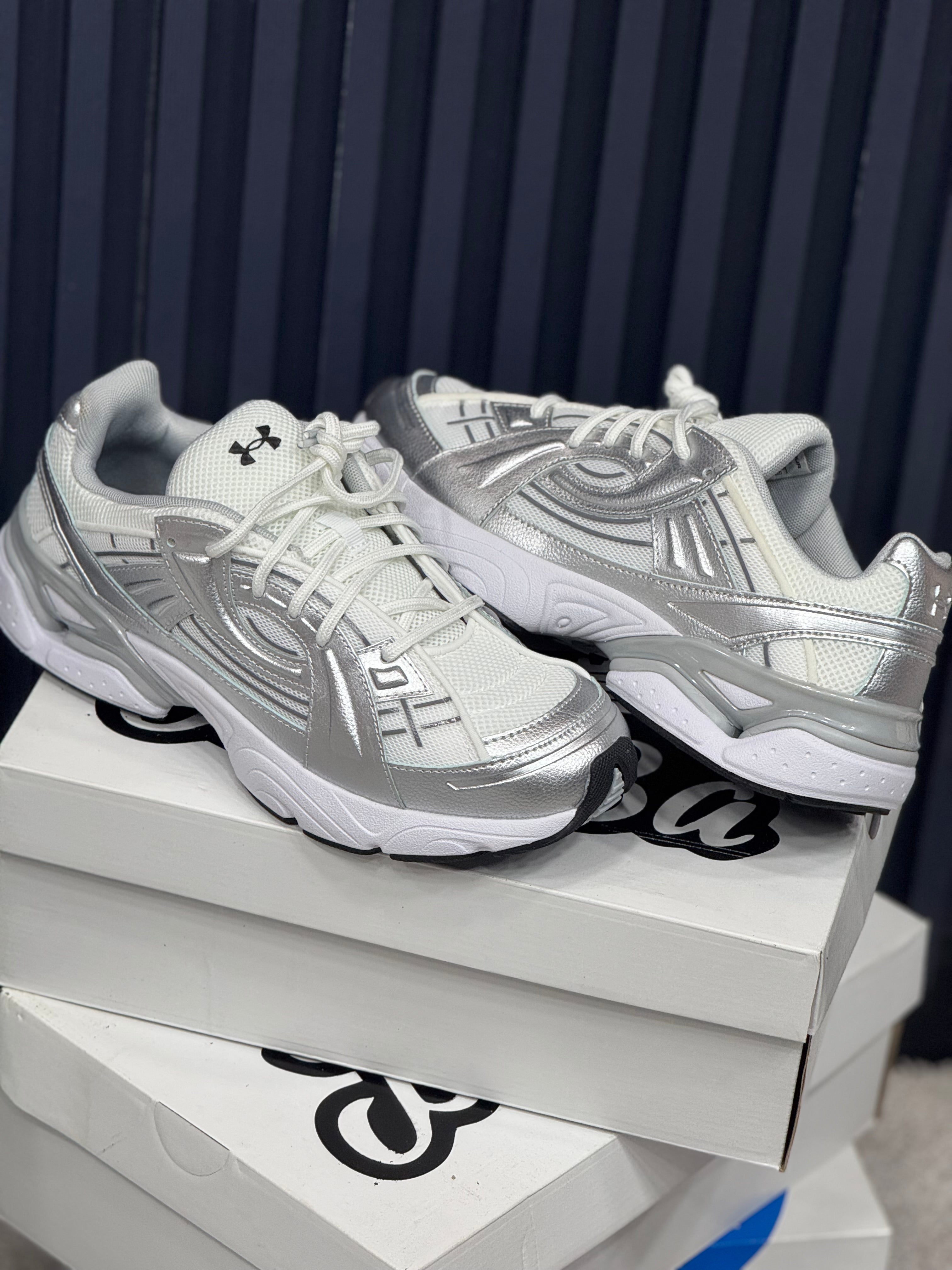 UNDER ARMOUR SOLA