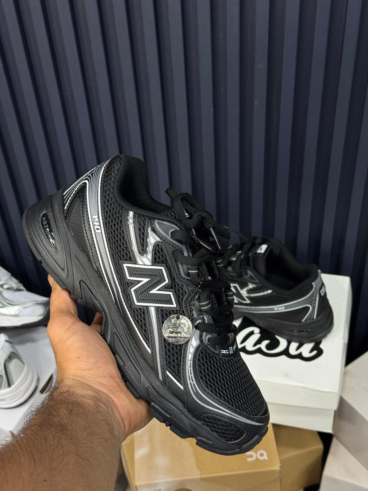 NEW BALANCE BLACK 740