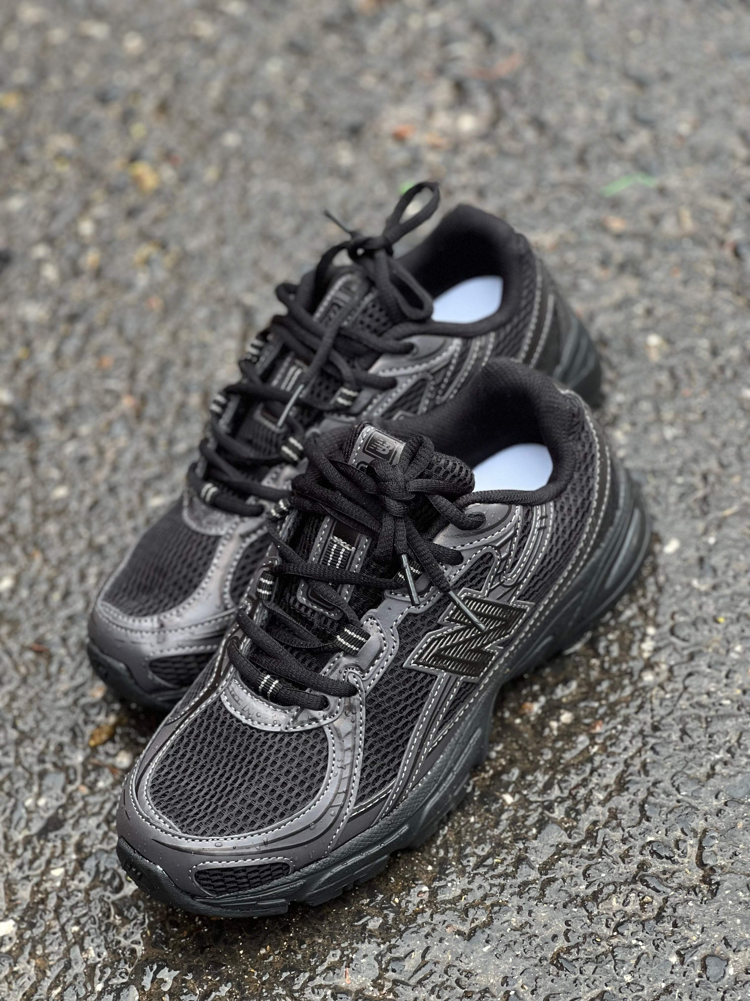 NB 740 black