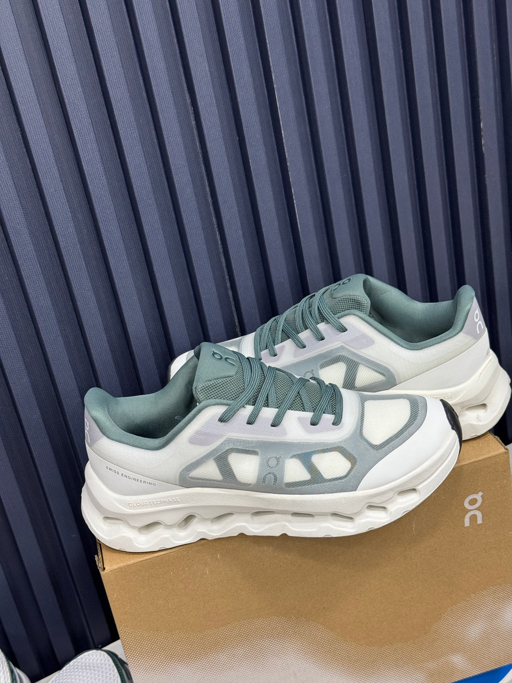 On cloud tilt remix green